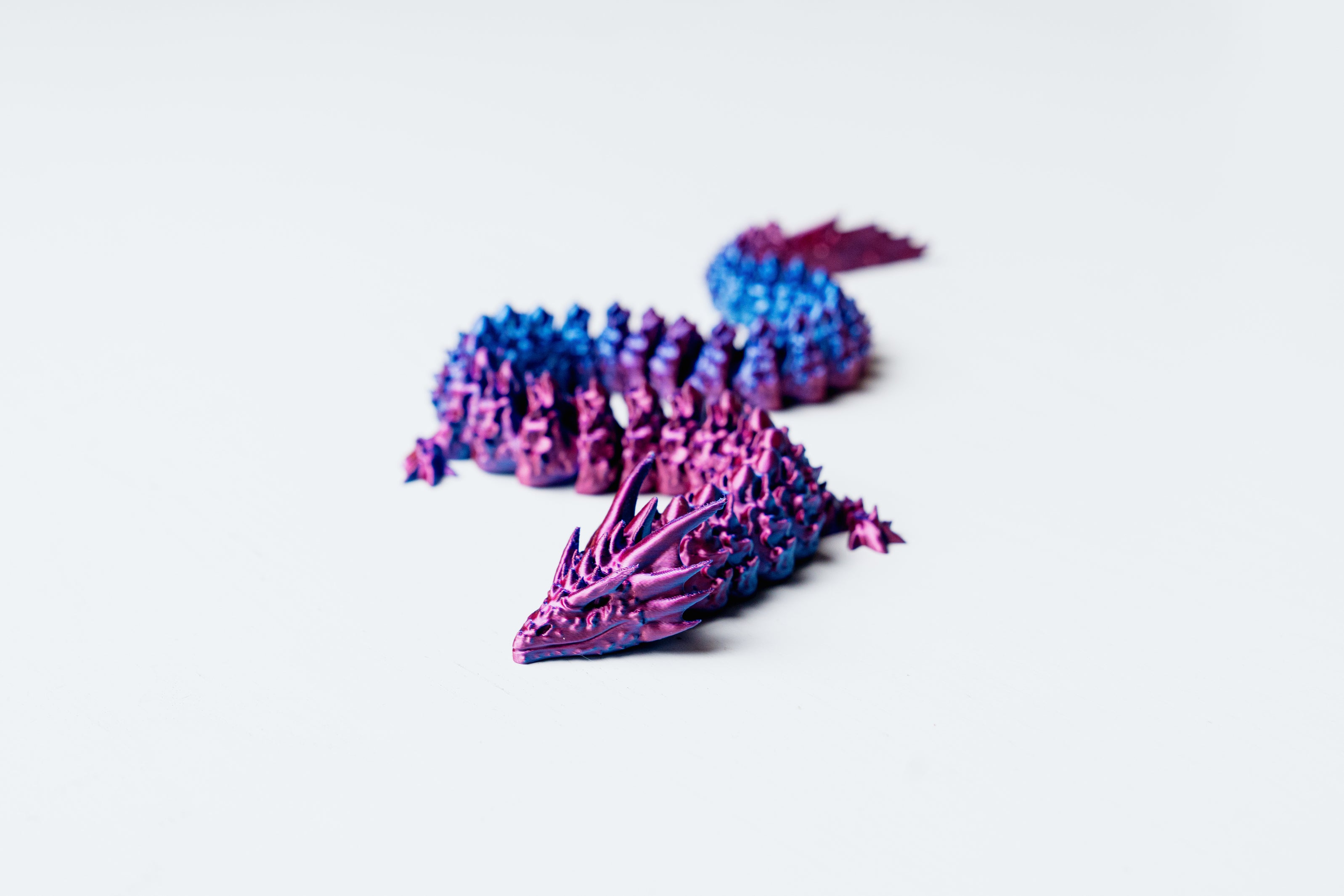 Dragón Articulado Impreso en 3D – Juguete Flexible de 40 cm en Seda Morado y Azul