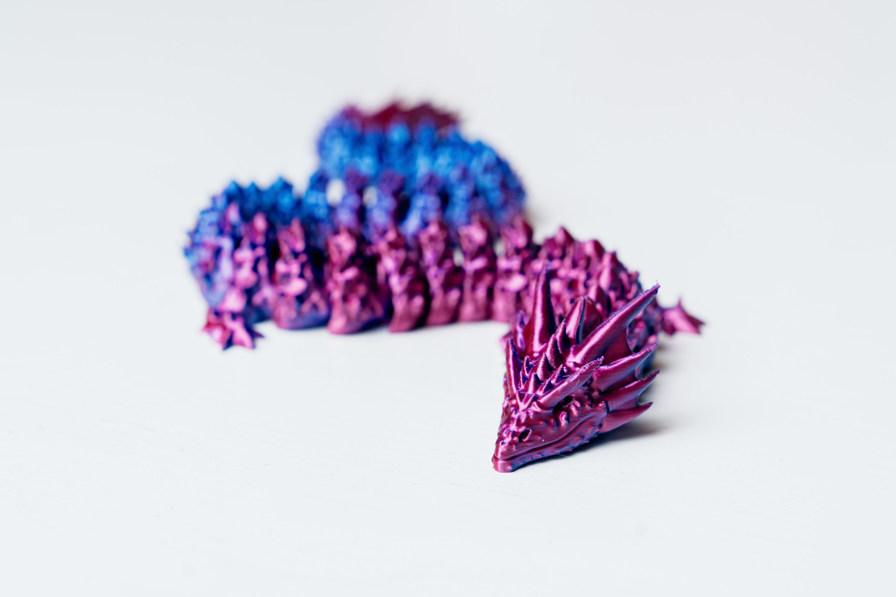 Dragón Articulado Impreso en 3D – Juguete Flexible de 40 cm en Seda Morado y Azul