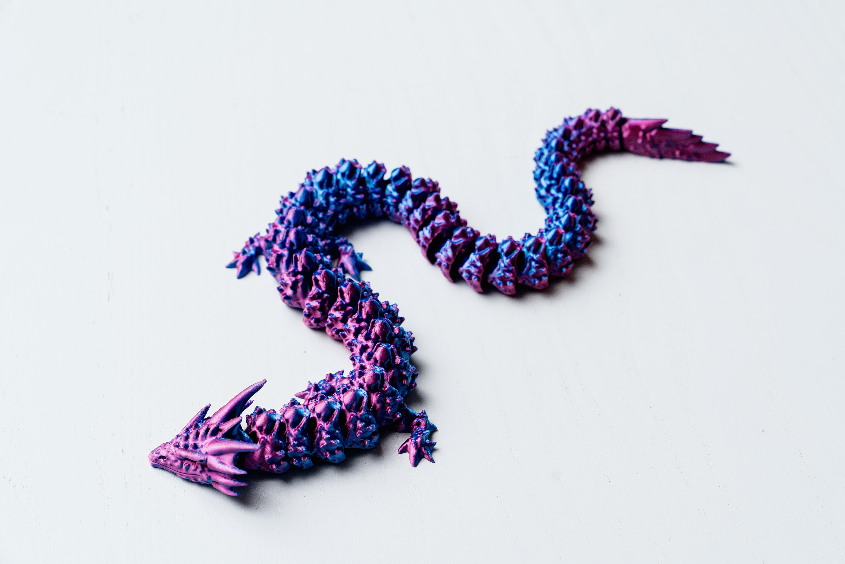 Dragón Articulado Impreso en 3D – Juguete Flexible de 40 cm en Seda Morado y Azul